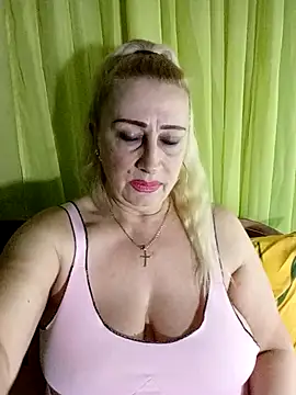 Snapshot of Esenia505 chatting on February 28, 7:42 am Esenia505 online show from February 28, 7:42 am