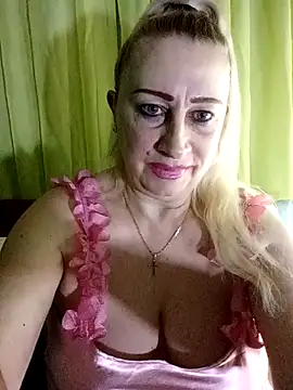 Snapshot of Esenia505 chatting on March 13, 4:46 pm Esenia505 online show from March 13, 4:46 pm