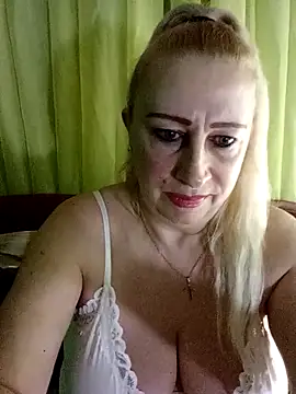 Snapshot of Esenia505 chatting on March 15, 5:02 am Esenia505 online show from March 15, 5:02 am