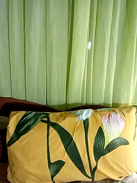 Snapshot of Esenia505 chatting on March 23, 8:29 am Esenia505 online show from March 23, 8:29 am