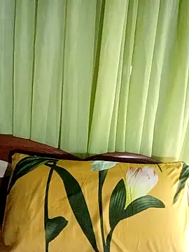 Snapshot of Esenia505 chatting on March 24, 3:28 pm Esenia505 online show from March 24, 3:28 pm