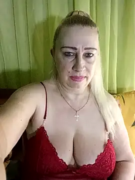 Snapshot of Esenia505 chatting on March 31, 4:02 am Esenia505 online show from March 31, 4:02 am