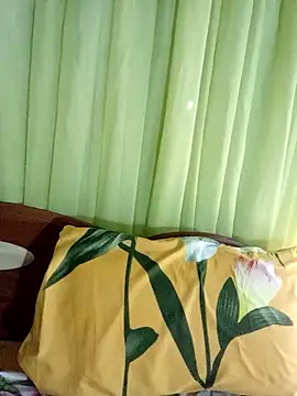 Snapshot of Esenia505 chatting on April 1, 7:31 am Esenia505 online show from April 1, 7:31 am