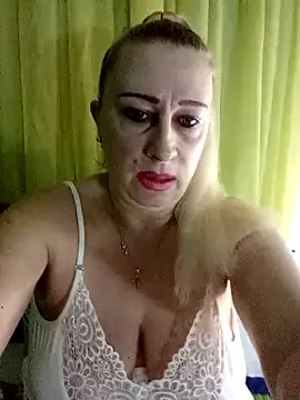 Snapshot of Esenia505 chatting on April 3, 2:31 am Esenia505 online show from April 3, 2:31 am