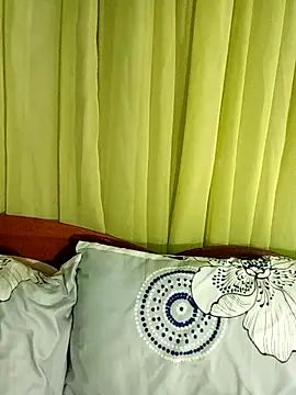 Snapshot of Esenia505 chatting on April 9, 3:39 am Esenia505 online show from April 9, 3:39 am