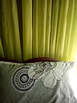 Snapshot of Esenia505 chatting on April 11, 12:04 am Esenia505 online show from April 11, 12:04 am