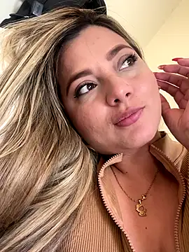 Snapshot of BunnyFoxxxy chatting on December 13, 9:20 pm BunnyFoxxxy online show from December 13, 9:20 pm