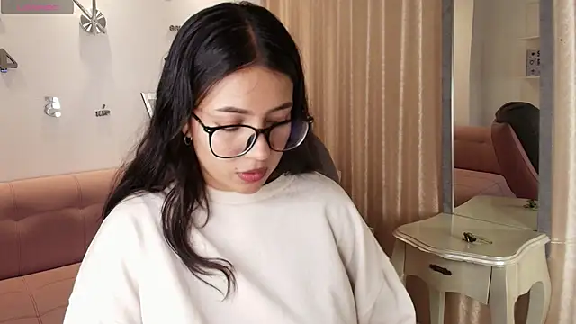 KamyGlam online show from February 9, 8:02 pm