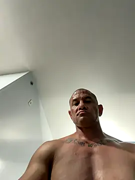 Snapshot of HighonTee chatting on October 28, 7:05 pm HighonTee online show from October 28, 7:05 pm