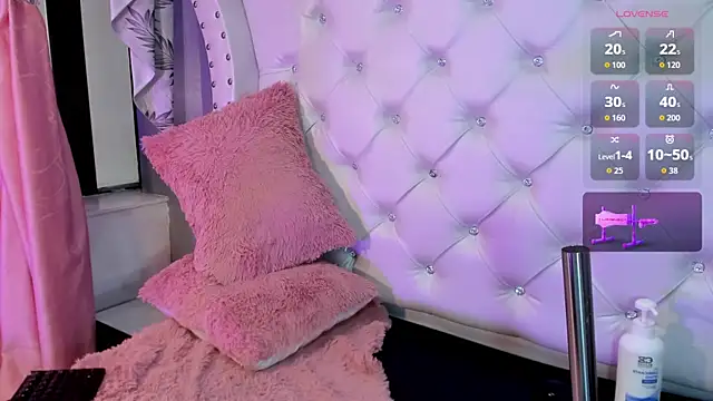 Cristinawhite online show from December 18, 7:53 pm