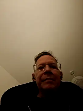 Snapshot of English1976 chatting on October 28, 6:54 pm English1976 online show from October 28, 6:54 pm