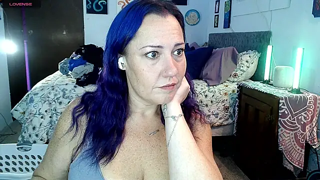 kristallic online show from December 15, 5:39 pm