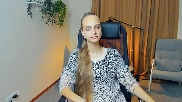 Snapshot of EmaBolins chatting on October 29, 11:45 am EmaBolins online show from October 29, 11:45 am