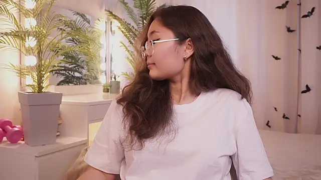 Snapshot of LeanoraBierod chatting on October 29, 10:28 am LeanoraBierod online show from October 29, 10:28 am