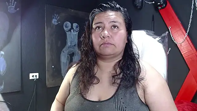 Snapshot of serenamystsh chatting on October 30, 8:20 pm serenamystsh online show from October 30, 8:20 pm