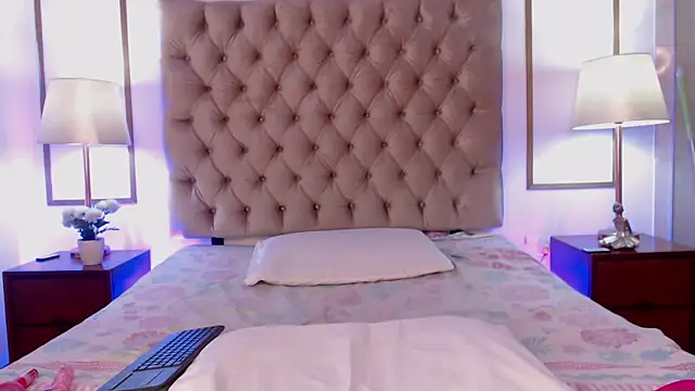 ViolettConnor-x online show from December 20, 8:27 pm