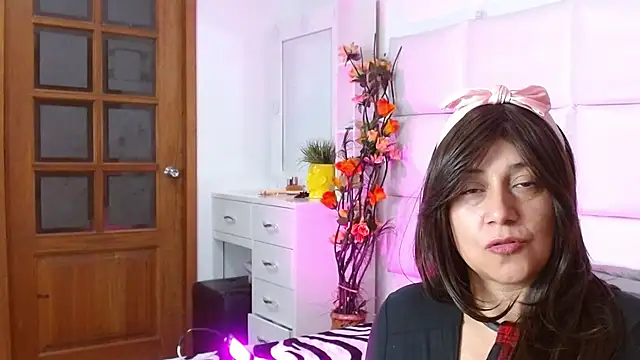 Caroline belle online show from November 13, 4:11 am