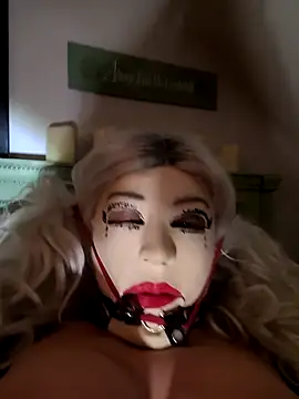 pleasser85 online show from November 4, 10:47 am