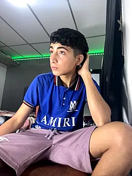 Snapshot of MathieuAGT chatting on November 2, 11:18 pm MathieuAGT online show from November 2, 11:18 pm