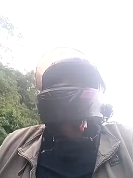 Snapshot of yuhenthr chatting on October 30, 10:10 pm yuhenthr online show from October 30, 10:10 pm