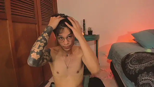 estmonnn online show from November 9, 12:20 am