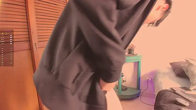 estmonnn online show from November 18, 3:38 pm