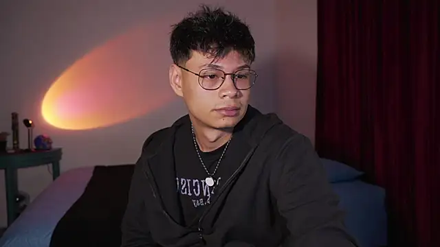 estmonnn online show from January 18, 11:30 pm