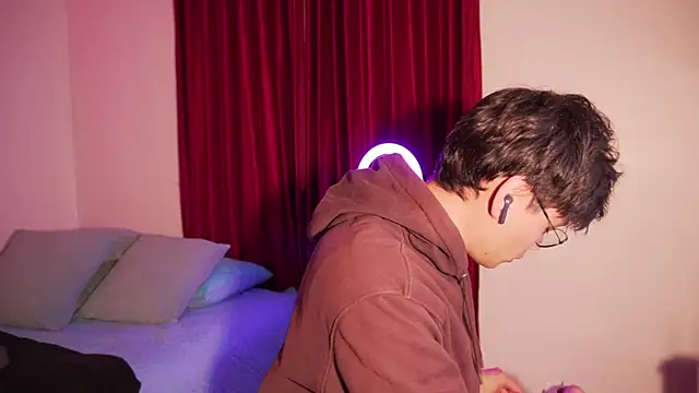 estmonnn online show from April 7, 12:33 am