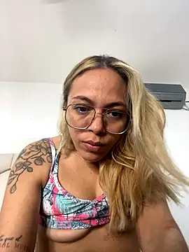 Snapshot of Baby_Flame chatting on November 10, 5:23 pm Baby Flame online show from November 10, 5:23 pm