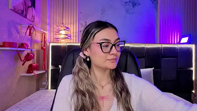 Im-Lola online show from December 20, 8:38 pm