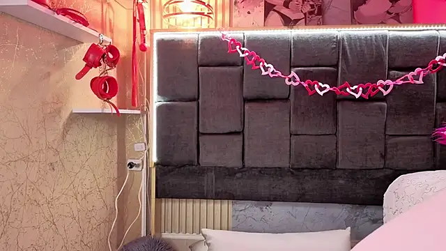 Im-Lola online show from February 12, 9:43 pm