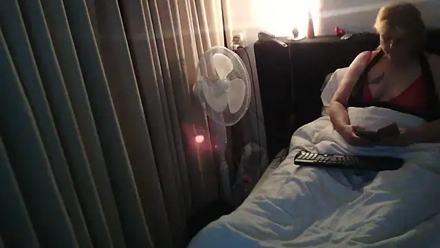 Sylviastar46 online show from December 21, 6:59 pm