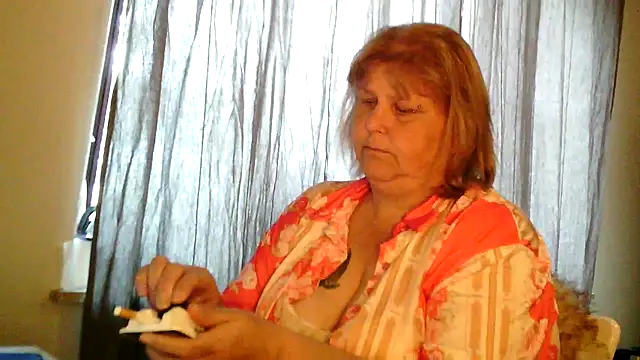 Snapshot of Sylviastar46 chatting on June 12, 7:51 am Sylviastar46 online show from June 12, 7:51 am