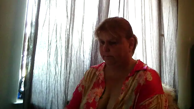 Snapshot of Sylviastar46 chatting on June 16, 7:22 am Sylviastar46 online show from June 16, 7:22 am