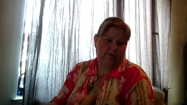 Snapshot of Sylviastar46 chatting on June 18, 7:41 am Sylviastar46 online show from June 18, 7:41 am