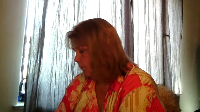 Snapshot of Sylviastar46 chatting on June 18, 9:14 am Sylviastar46 online show from June 18, 9:14 am