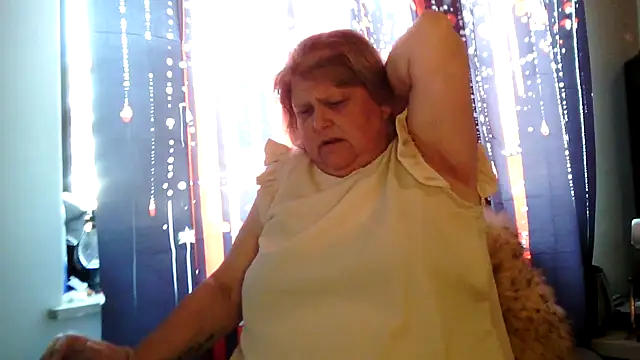 Snapshot of Sylviastar46 chatting on June 27, 7:24 am Sylviastar46 online show from June 27, 7:24 am