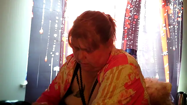 Snapshot of Sylviastar46 chatting on June 29, 10:15 am Sylviastar46 online show from June 29, 10:15 am
