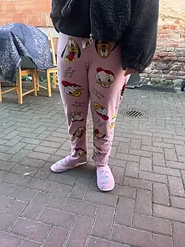 Teeny-Slut18 online show from April 30, 6:53 am