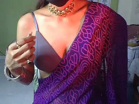 Snapshot of Saloni9 chatting on November 2, 5:04 pm Saloni9 online show from November 2, 5:04 pm