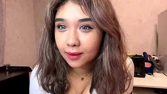 LovelyLara online show from November 9, 6:06 pm