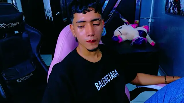 darwinandbrayann online show from November 11, 10:32 pm