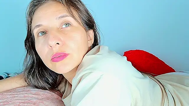 alana pink95 online show from March 11, 7:53 pm