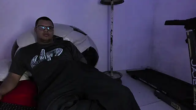 Snapshot of LucassFoster chatting on November 7, 4:12 am LucassFoster online show from November 7, 4:12 am