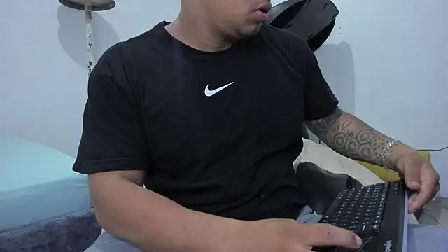 Snapshot of LucassFoster chatting on November 13, 8:41 pm LucassFoster online show from November 13, 8:41 pm