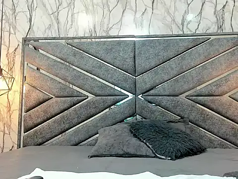 DIRTY MIIA  online show from November 16, 12:00 pm