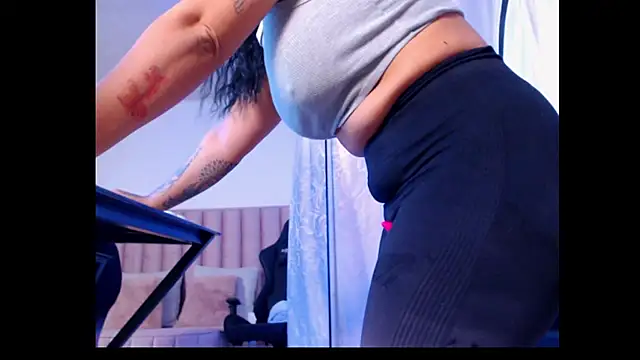 Snapshot of Natural_BIGASS_Nina chatting on November 1, 10:39 am Natural BIGASS Nina online show from November 1, 10:39 am