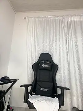 Natural BIGASS Nina online show from February 19, 8:05 pm