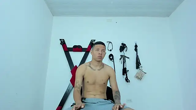 Steven19 LatinBoy online show from November 10, 11:31 am