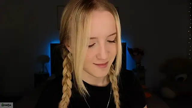 Snapshot of adele_armass chatting on February 15, 9:22 pm adele armass online show from February 15, 9:22 pm